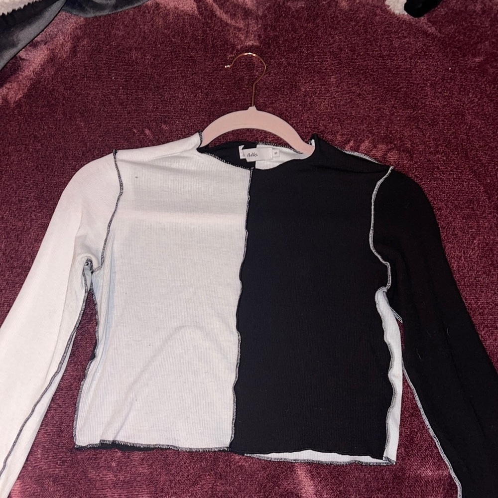 Adika Long sleeve. Split black & white. Size Small